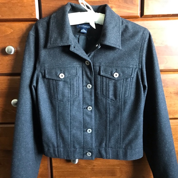 Beautiful Ann Taylor wool blend cropped blazer/jacket - Picture 5 of 7